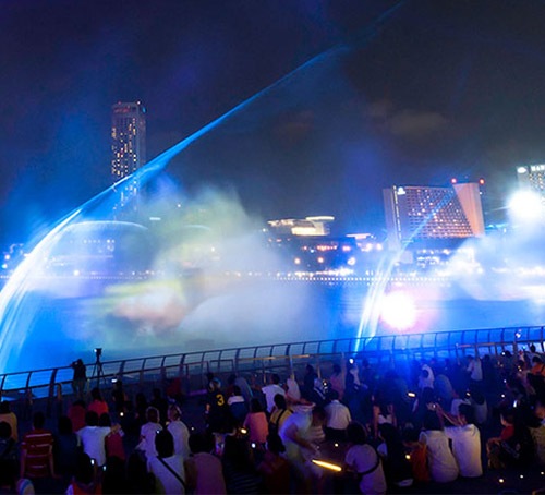 Pertunjukan air dan cahaya Wonder Full di Marina Bay Sands